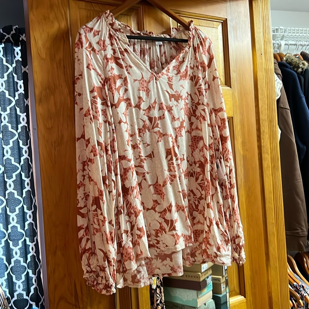 Women’s old navy top nwt size large